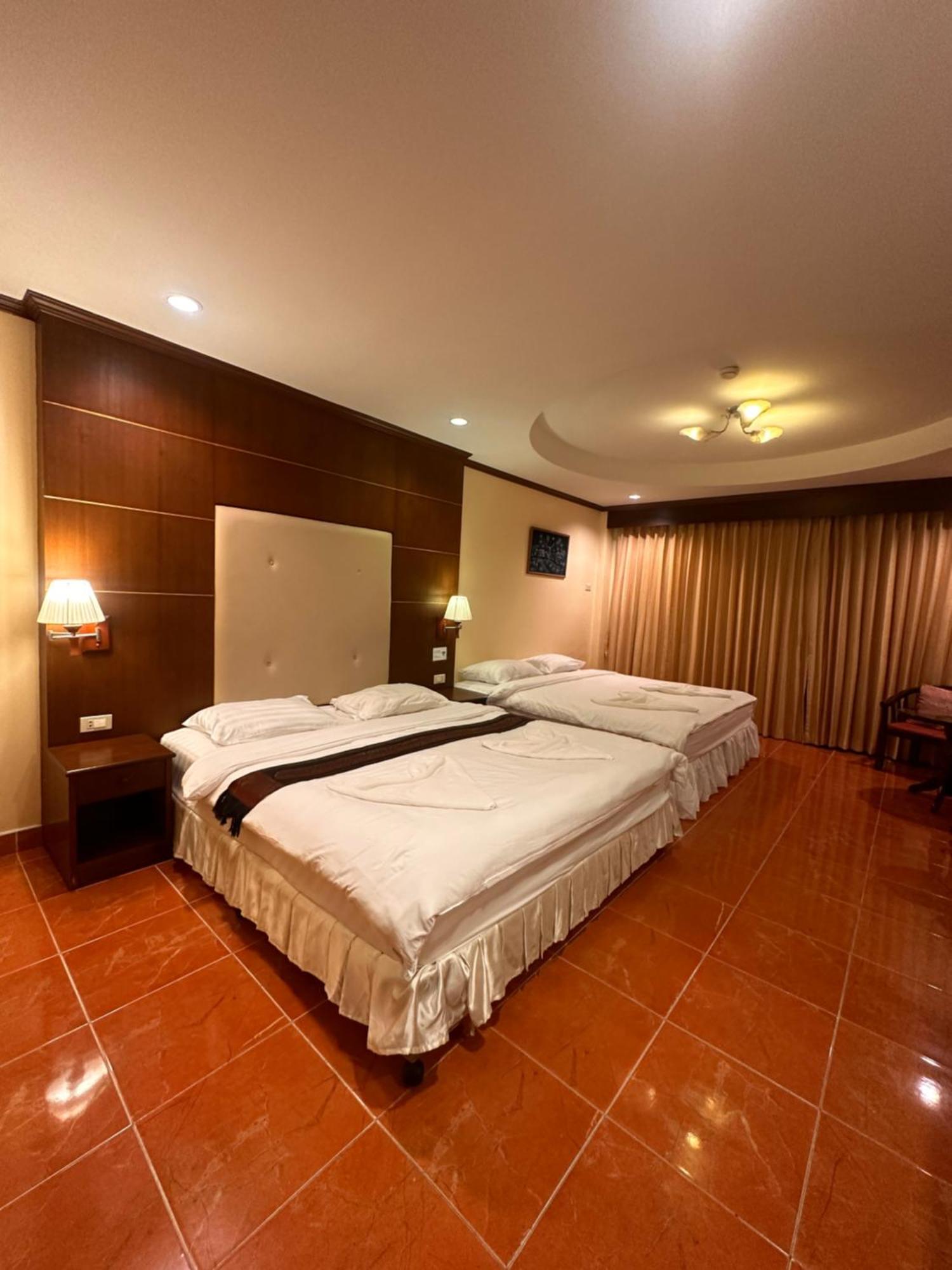 Centre Point Nanai 호텔 Patong 외부 사진