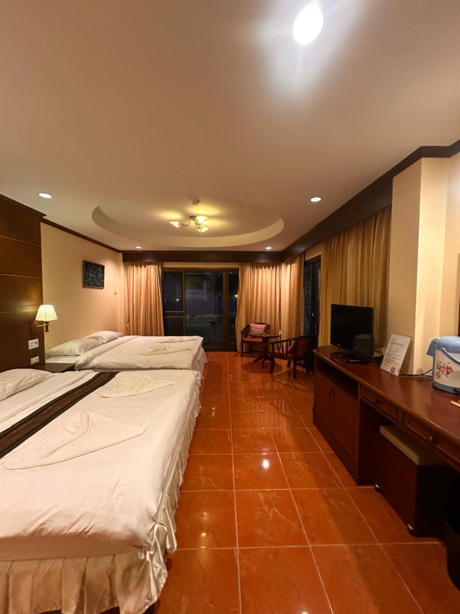 Centre Point Nanai 호텔 Patong 외부 사진